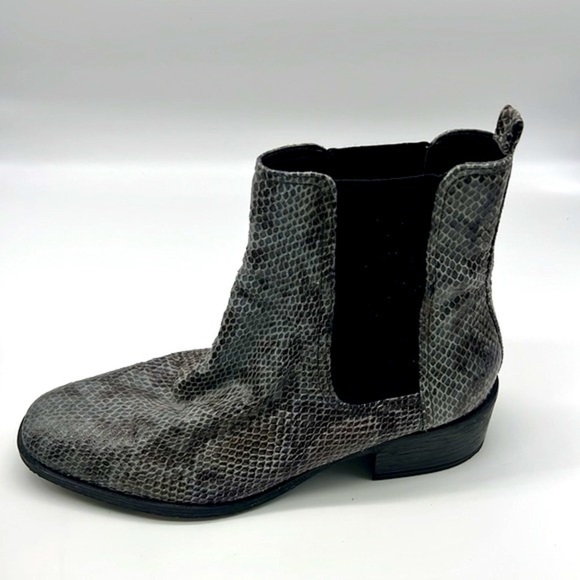 Kenneth Cole Reaction - Chelsea Salt Snakeskin Pull On Ankle Boot Size 10 - Picture 11 of 14
